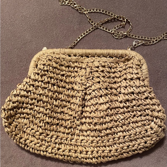 Steve Madden Woven Tan Bag with Gold Chain
NWOT - Picture 5 of 16